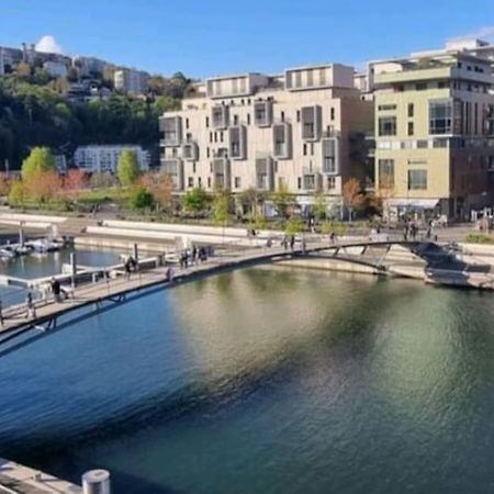 Appartement Dans Peniche Atypique Et Idyllique A Confluence Lyon Exterior foto