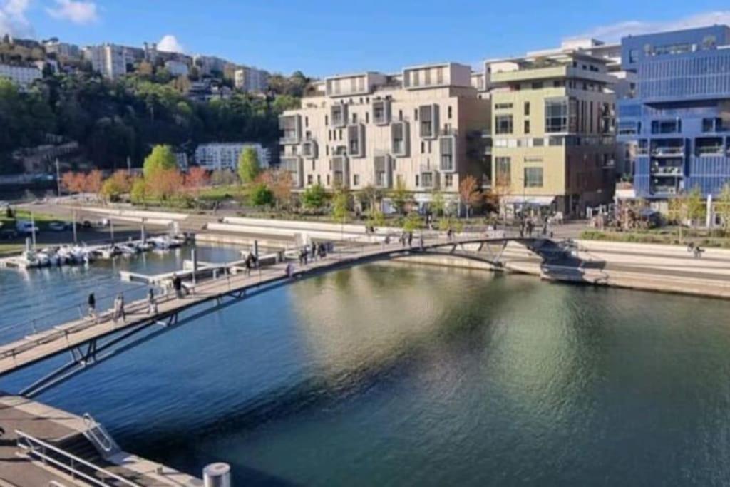 Appartement Dans Peniche Atypique Et Idyllique A Confluence Lyon Exterior foto